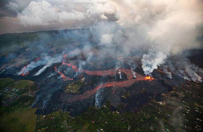 全球关注下的火山爆发灾难，自然灾难的最新消息与应对策略