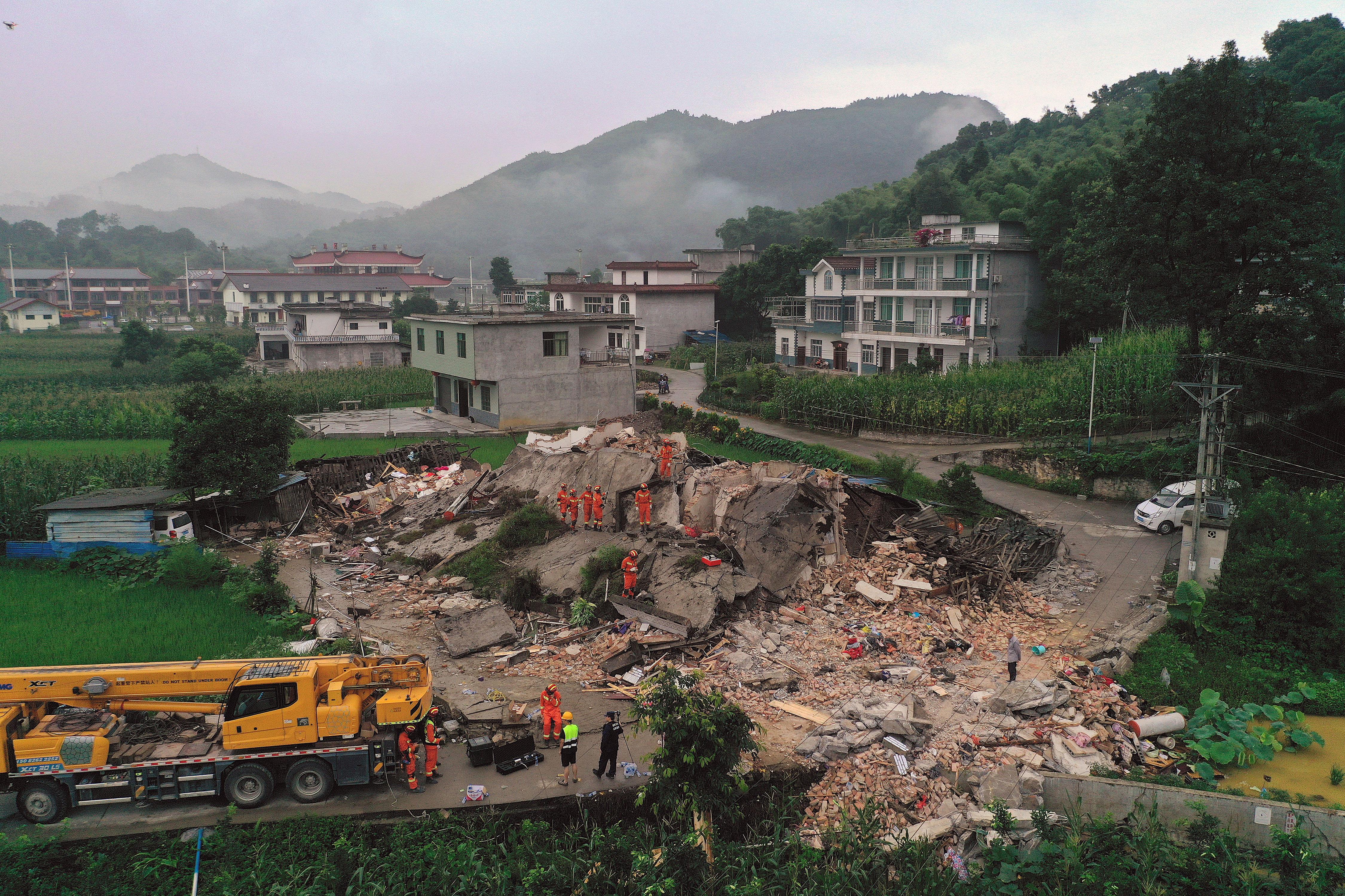 四川最新地震，灾难无情，人间有爱